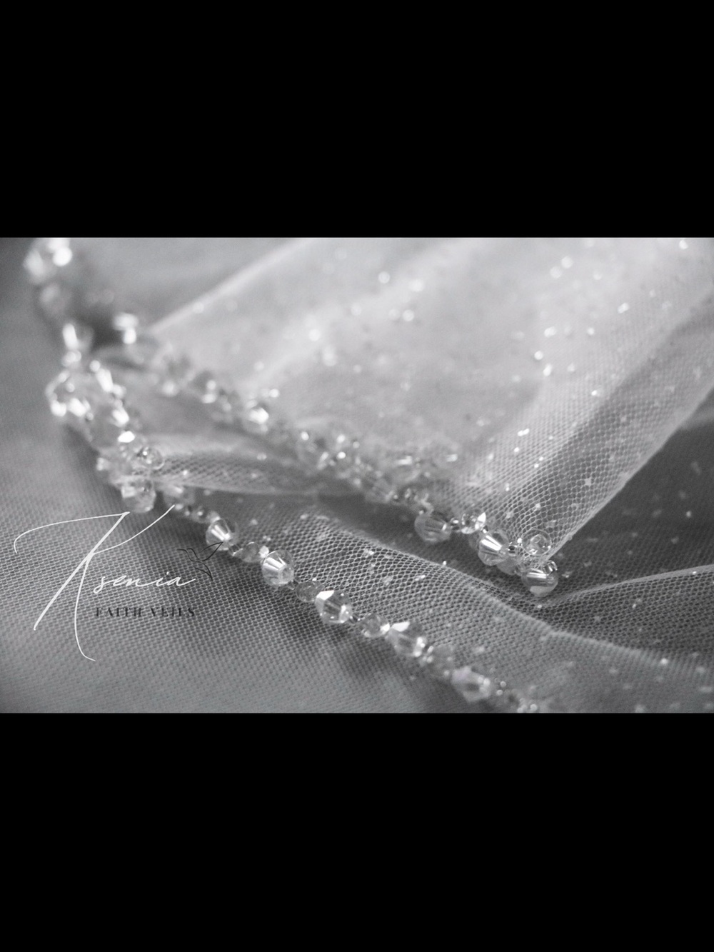 Sparkling Crystal-Edged Wedding Veil - White - Picture 10 of 12
